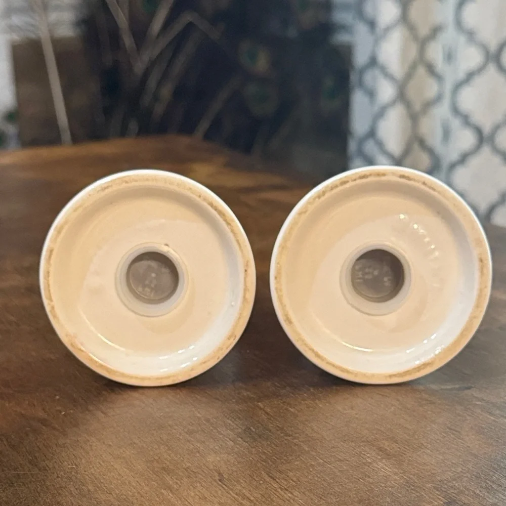 Pfaltzgraff Yorktowne salt and pepper shaker set - Picture 7 of 10